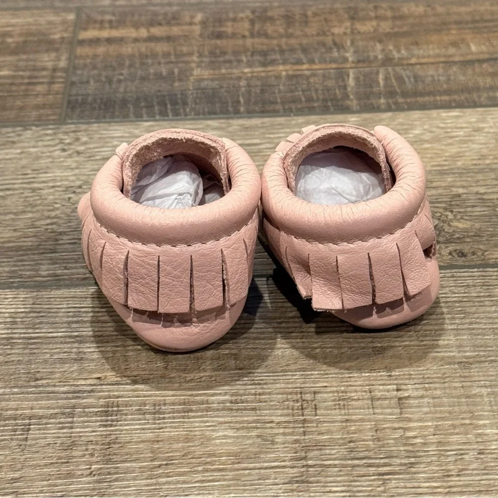 Freshly Picked Moccasin Blush Pink Leather Fringe Sz 1 Soft Sole Baby Shoes EUC